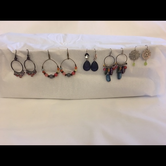 5 Beautiful pairs of dangle earrings. - Picture 1 of 6